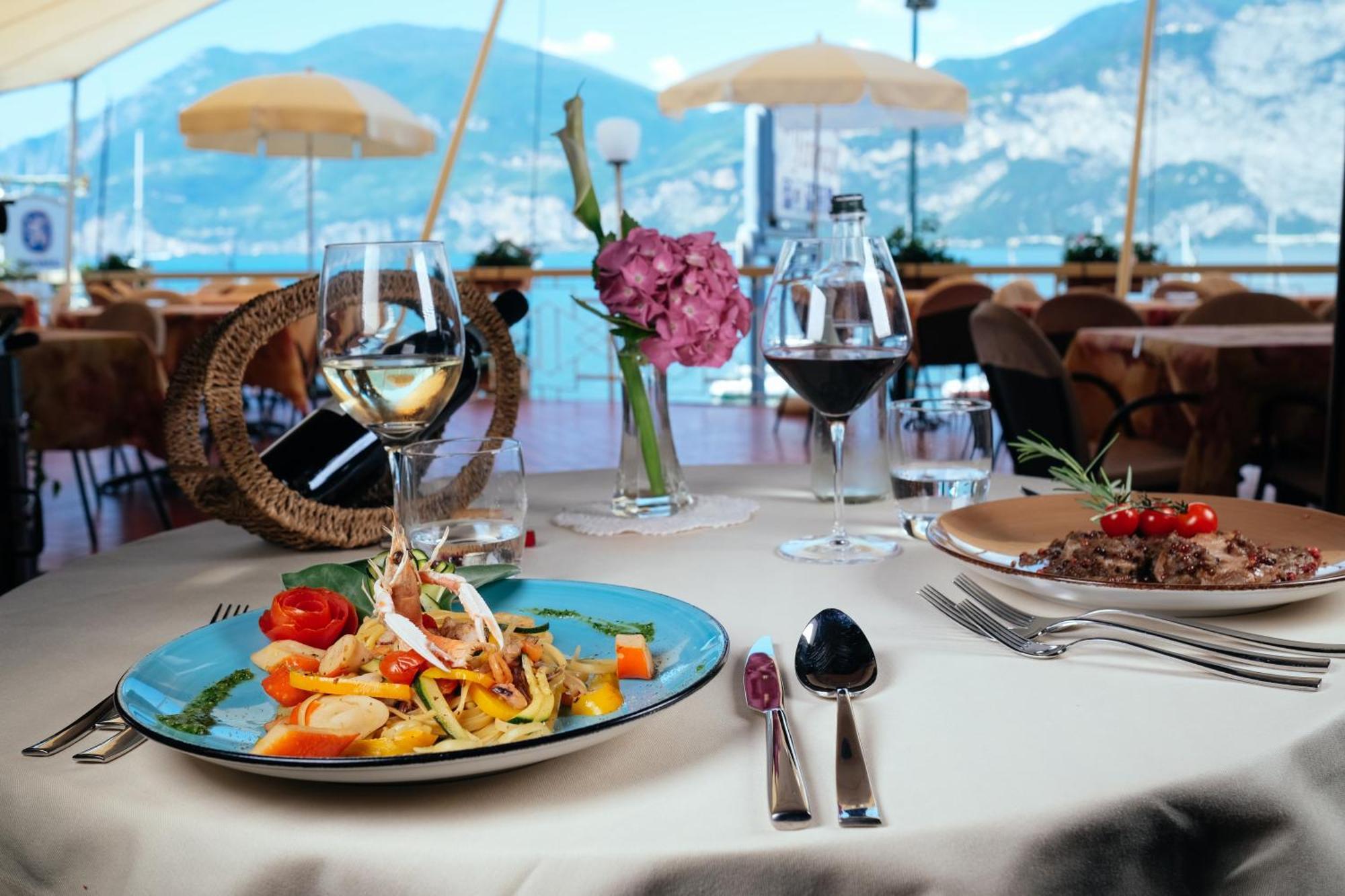 Hotel Firenze 3 Stelle Superior Brenzone sul Garda Kültér fotó